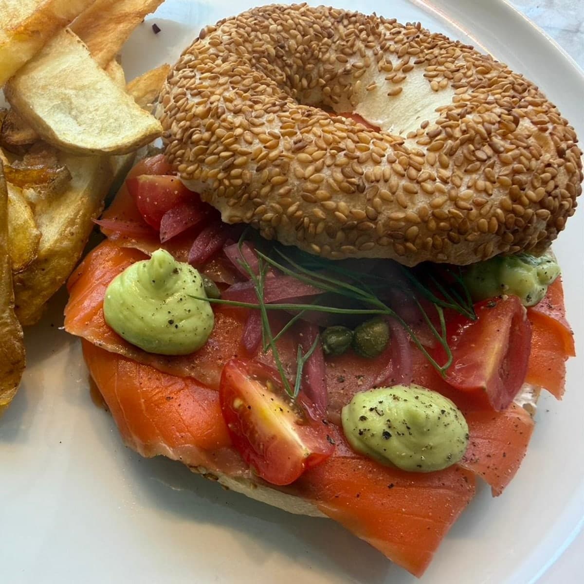 スモークサーモン＆クリームチーズベーグル｜Casablanca Namba Riverside